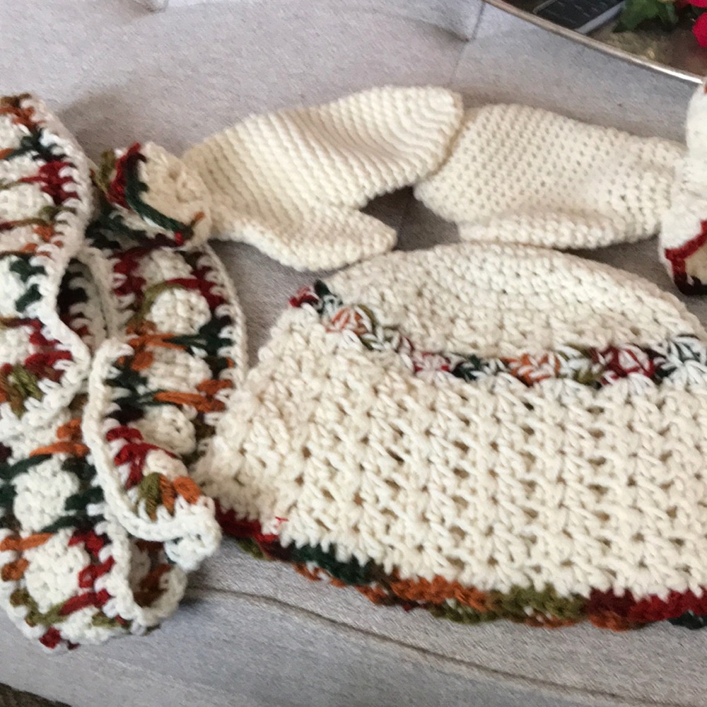Crochet set. Hat mittens and scarf. Small/medium
